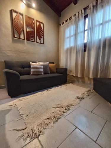 a living room with a couch and a window at Con alma de Paraná, patio y estacionamiento propio in Paraná
