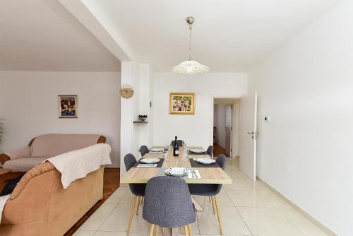 Apartment Ester 2437