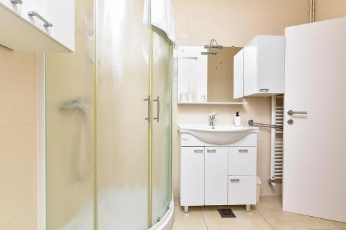 Apartment Ester 2437