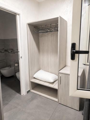 a bathroom with a sink and a bath tub at Maria House in Parghelia