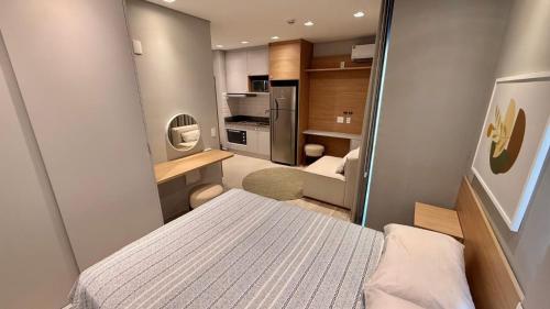 a small room with a bed and a kitchen at Today Perdizes São Paulo - Allianz Parque in São Paulo