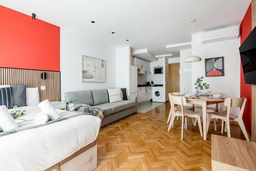 Cuatro Caminos Studio by Charming