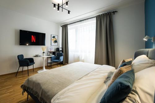 Central Vienna Design Apartment, Steps from Old Town