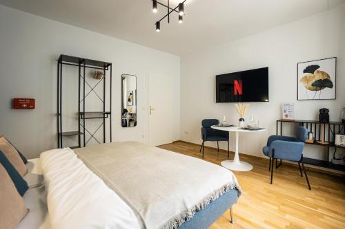 Central Vienna Design Apartment, Steps from Old Town