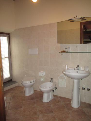 Bilik mandi di Country House La Fattoria Bellandi