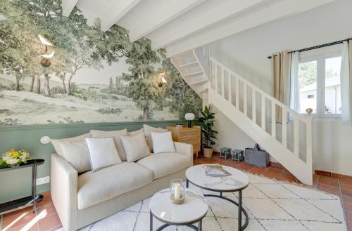 a living room with a couch and stairs at Be My Guest Champagne in Gueux