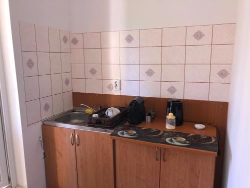 a kitchen with a sink and a counter top at Pensiunea Diskret in Sovata