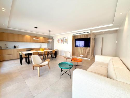 3 Suites, Cannes Croisette next Beach and Festivals