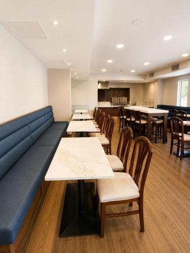 Victoria Inn — Breakfast