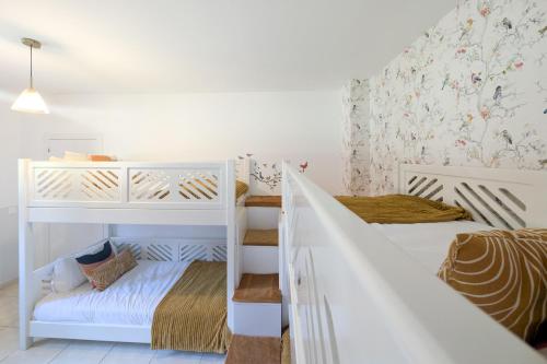 Villa Penguina Playa Blanca - 5 Bedroom - Hot Tub - Heated Pool