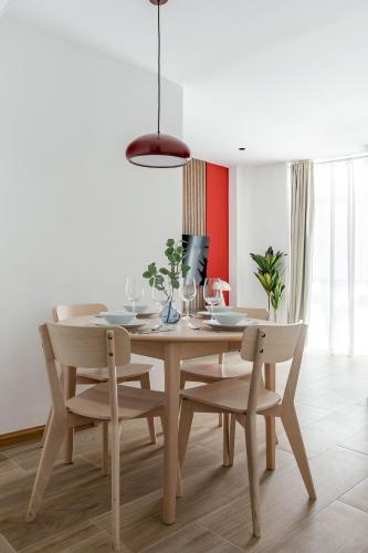 Cuatro Caminos Apartments by Charming