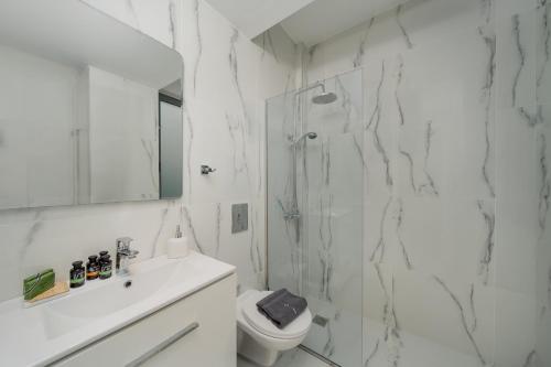 Riviera 1BR - 8 min Niarchos SNFCC by TwentyTwo