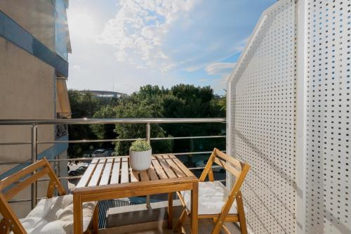 Riviera 1BR - 8 min Niarchos SNFCC by TwentyTwo