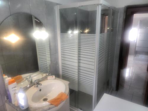 a bathroom with a sink and a mirror at House Proença in Ladoeiro