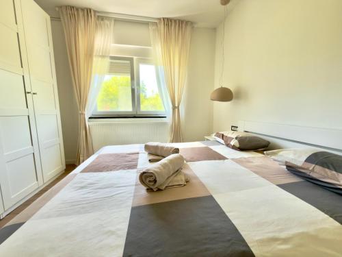 a bedroom with two beds and a window at Cor Montis Apartments in Krasno Polje