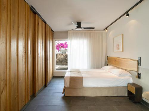 a bedroom with a bed and a window at Nautilus Lanzarote in Puerto del Carmen
