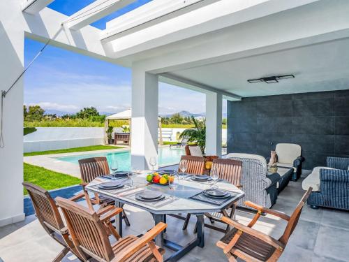 Villa Villa Tzuki by Interhome
