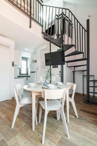 Cuatro Caminos Apartments by Charming