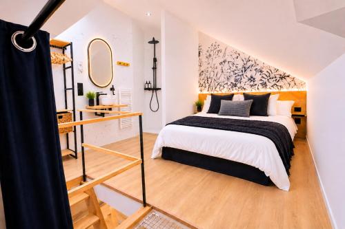 Foto MRODBNB - Maisonnette Atypique enfouie dans la Roche - Gr34, Plage, Resto & Huîtres à 25m 2