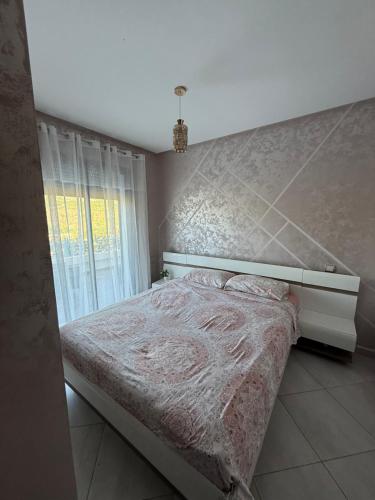 a bedroom with a bed and a wall at smir park Mdiq in M'diq