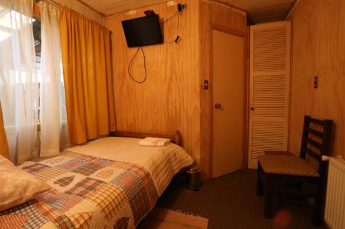 Säng eller sängar i ett rum på Casa Chilhué - Hostal Residencial