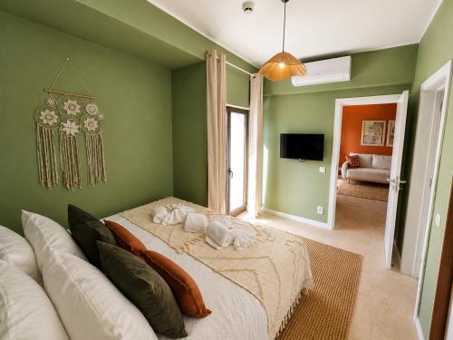 Vilamoura Condominium with Parking and Pool - 1 Bedroom Apartment with Large Sofa-bed, Private Balconies with Pool view, near The Marina & Beaches