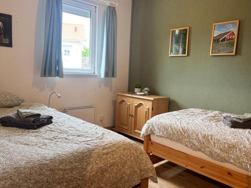 a bedroom with two beds and a window at Hus Kalvsjö in Kalv