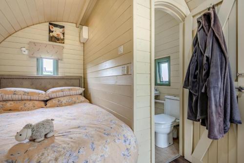 a small bedroom with a bed and a toilet at 1 Bed in Hereford oc-81292 in Aconbury