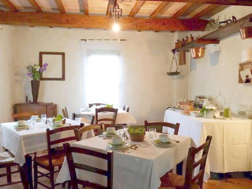 Un restaurante o sitio para comer en Fondo Giardinetto