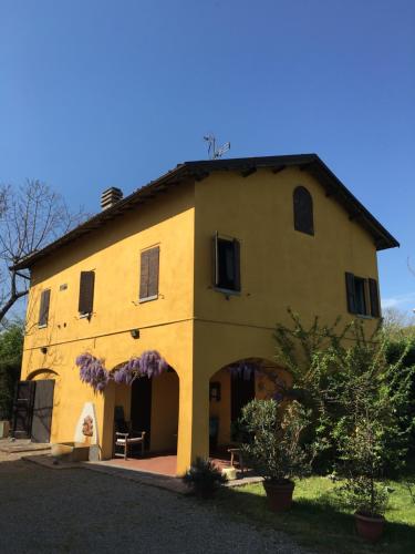 a large yellow building with aventh floor at Fondo Giardinetto in San Cesario sul Panaro