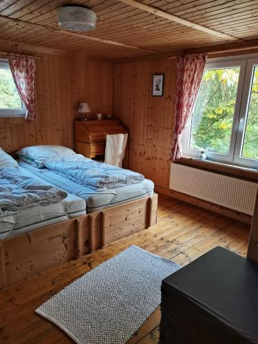 a bedroom with two beds and a window at Kleiner Fuchsbau in Kleinern
