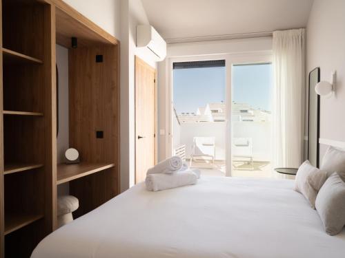 a bedroom with a bed with a view of the ocean at Meral Units in Fuengirola