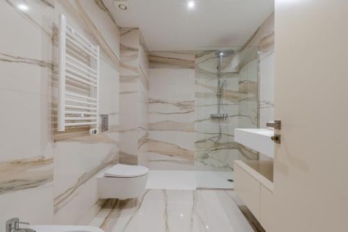 Premium Living with Pool, Balcony, Gym & Garage by HostWise