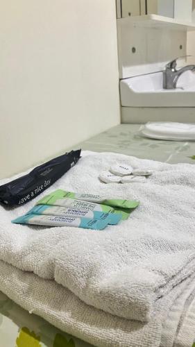 a pile of towels sitting on top of a counter at Alsayah in Jazīrat as Sāyah