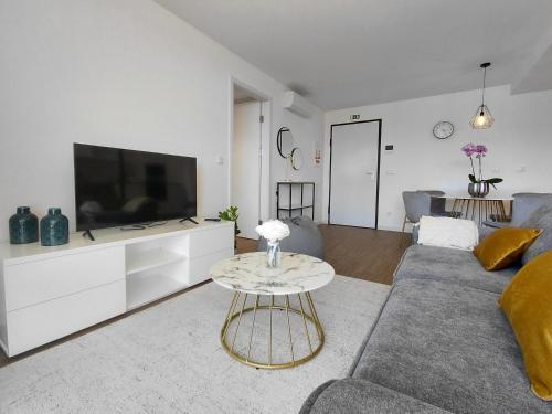 ARDOMUS STAY 1 by Susys Holidays