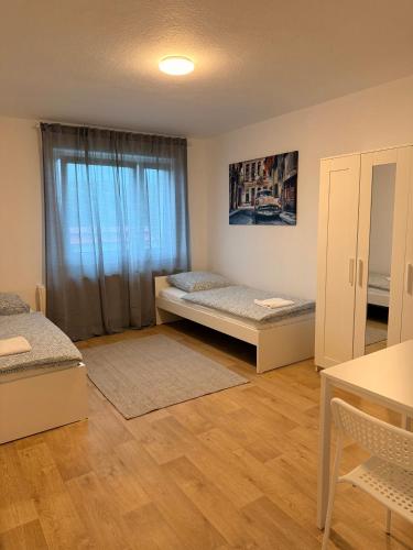 a room with two beds and a window at Ferienwohnung Weinrebe in Oppenheim