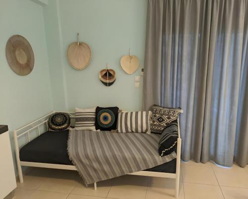 a room with a bed with pillows and curtains at Relaxing home 80m from the sea in Perea