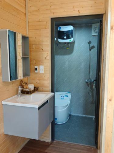 a bathroom with a shower and a sink and a toilet at GiGi's Homestay & Coffee in Phú Xá