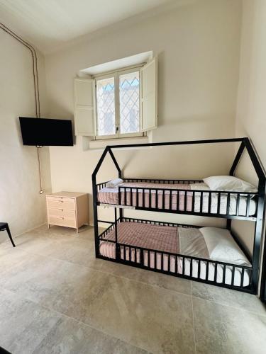 a bedroom with two bunk beds in a room at Loft Pisacane 27 - Mare e Centro a Piedi in Senigallia