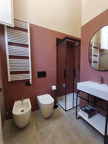 a bathroom with a toilet and a sink and a mirror at Loft Pisacane 27 - Mare e Centro a Piedi in Senigallia