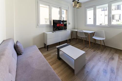 Modern 1BR City Apartment with Fast WiFi Sleeps 3 D4