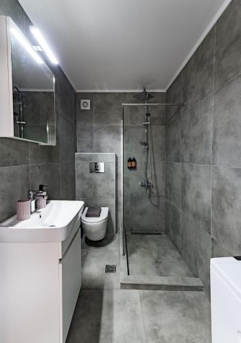 Modern 1BR City Apartment with Fast WiFi Sleeps 3 D4