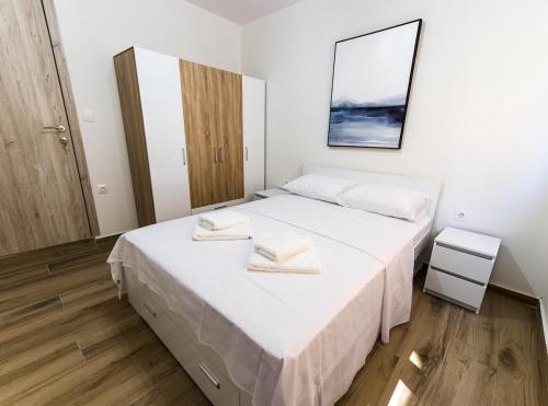 Modern 1BR City Apartment with Fast WiFi Sleeps 3 D4