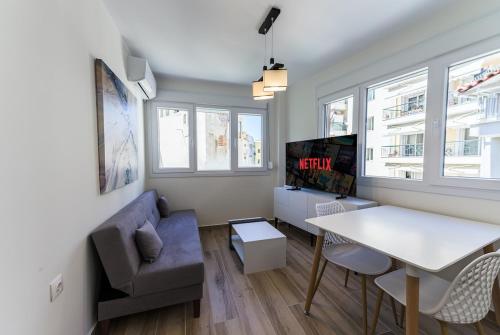 Bright 1BR City Stay for 3 Fast WiFi Smart TV D5
