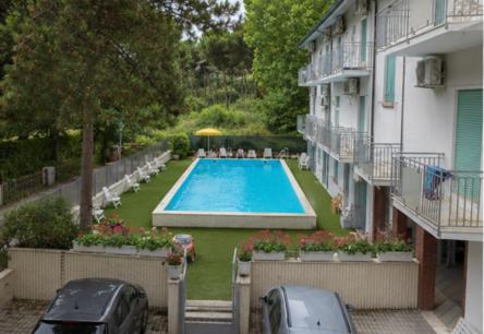 B&B Promenade Hotel Simple con Piscina