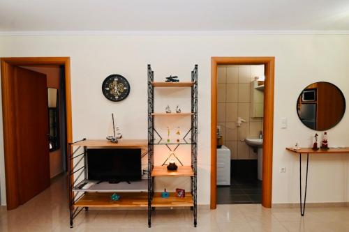 Steel & Oak-Stylish Stay Near Shore