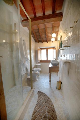 Poetic Florence Historic Centre - Large Apartment with 3 Bedrooms, 2 Bathrooms, Elevator, Parking, and View