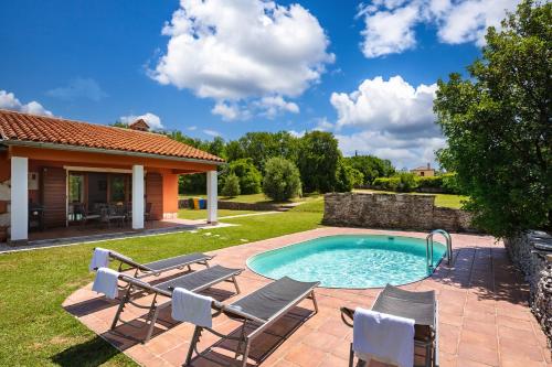 Pool House in Greenery near Trget - Happy Rentals