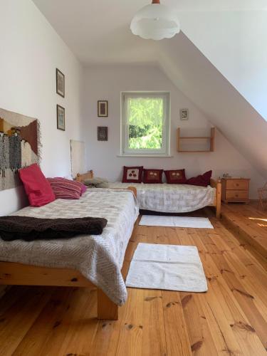 a bedroom with two beds and a couch at Artystycznie nad Bugiem 1 in Gnojno