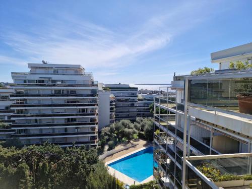 Elegant 2-room apartment with panoramic sea view & pool